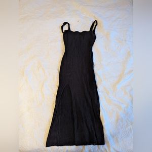 Ribbed bodycon midi dress with thigh slit